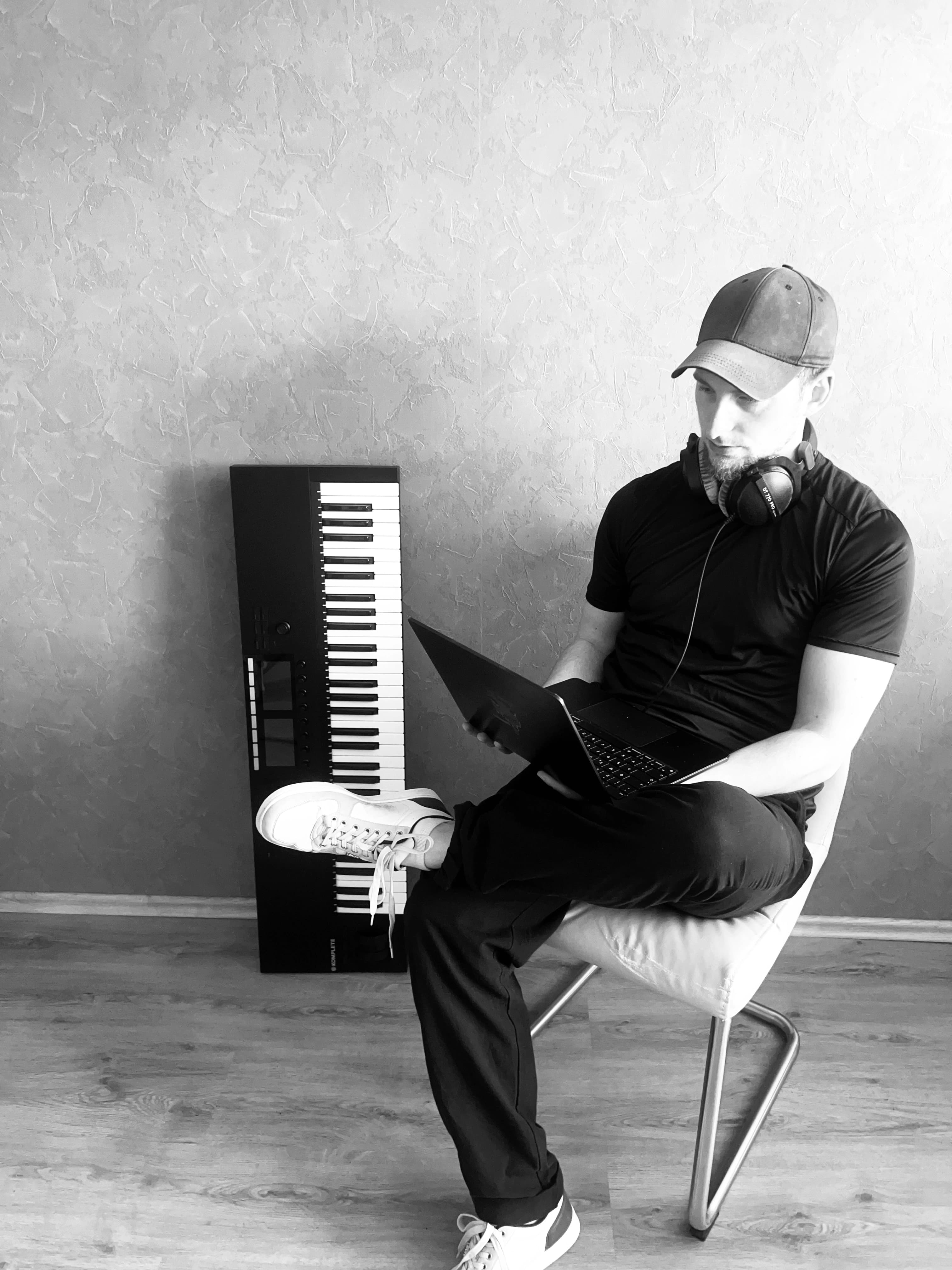 SOL89 in Studio — About SOL89